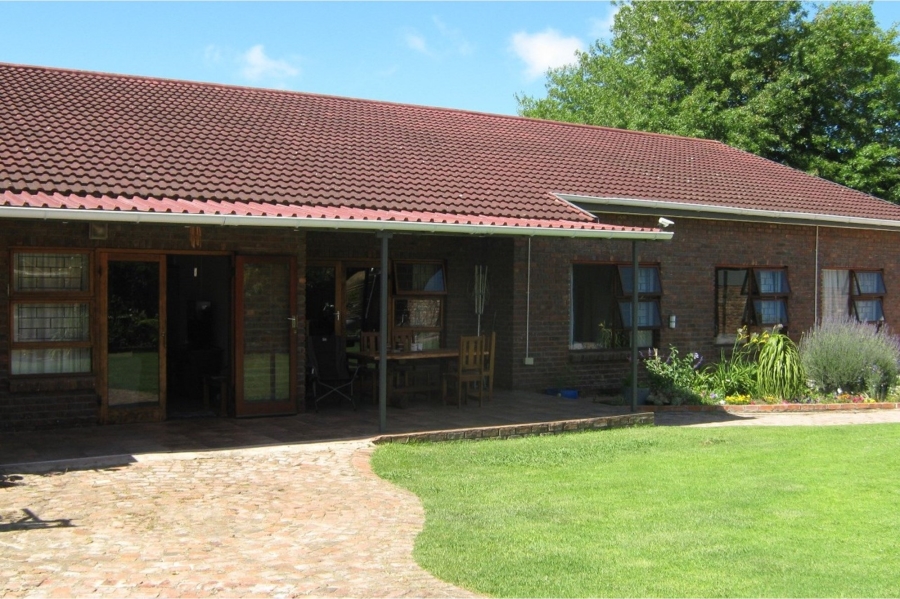 4 Bedroom Property for Sale in Loerie Park Western Cape